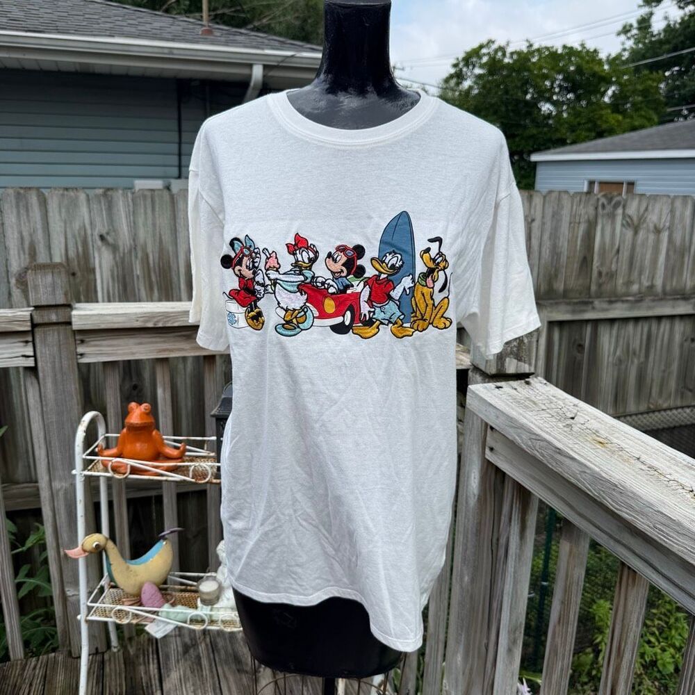 Disney Mickey Mouse & Friends Beach Day Graphic Tee Juniors L 11–13